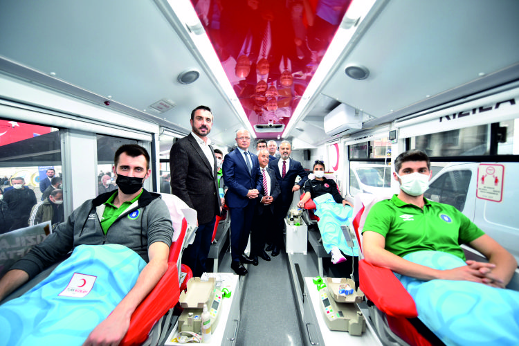  Kızılay’a anlamlı bağış