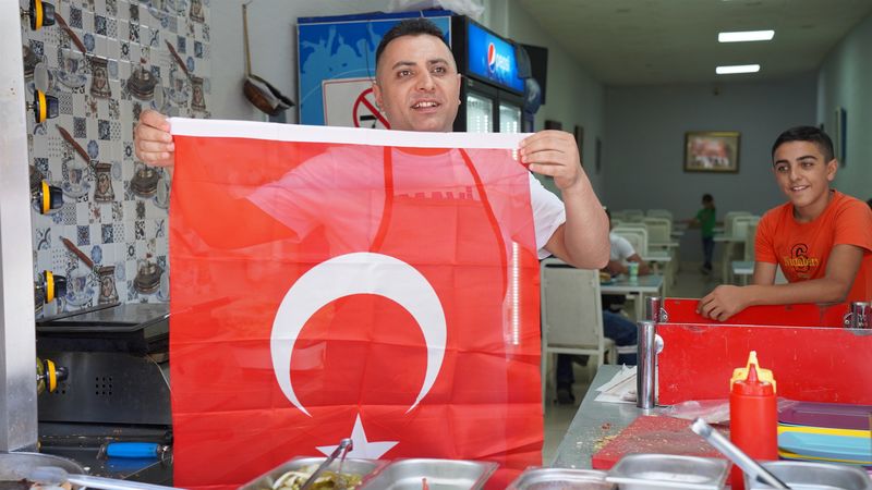 Beyaz Masa Ekiplerinden Esnafa Al Bayrak